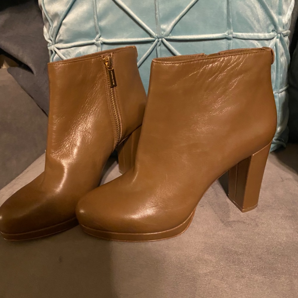 Michael Kors Boots - Picture 2 of 4